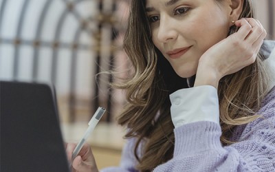 Cómo afecta la luz azul a mi piel.